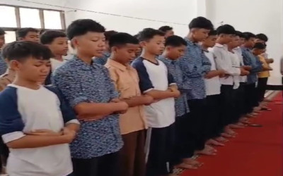 Program Ciri Khas - Pembiasaan Sholat Berjamaah