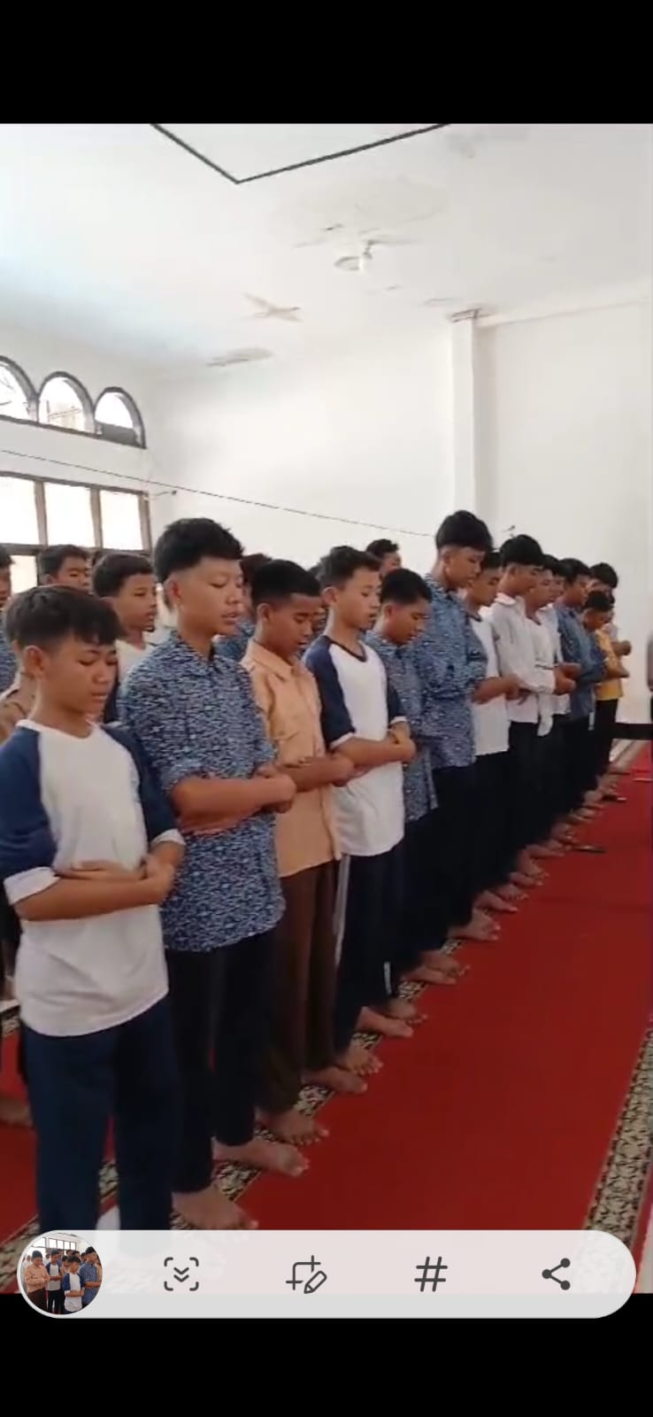 Pembisaan sholat berjamaah